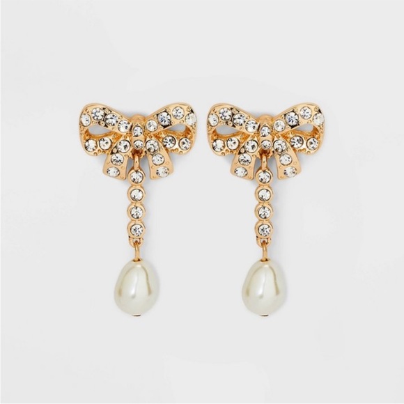 3/$10🌼 Crystal and Bow Drop Earrings - Picture 1 of 4